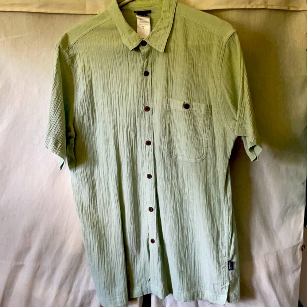 Men’s Patagonia button down shirt sleeve